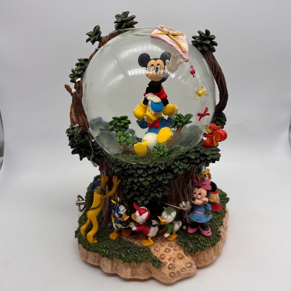 Disney Mickey Mouse and Friends Musical Water Snow Globe Let's Go Fly a Kite - Picture 1 of 16
